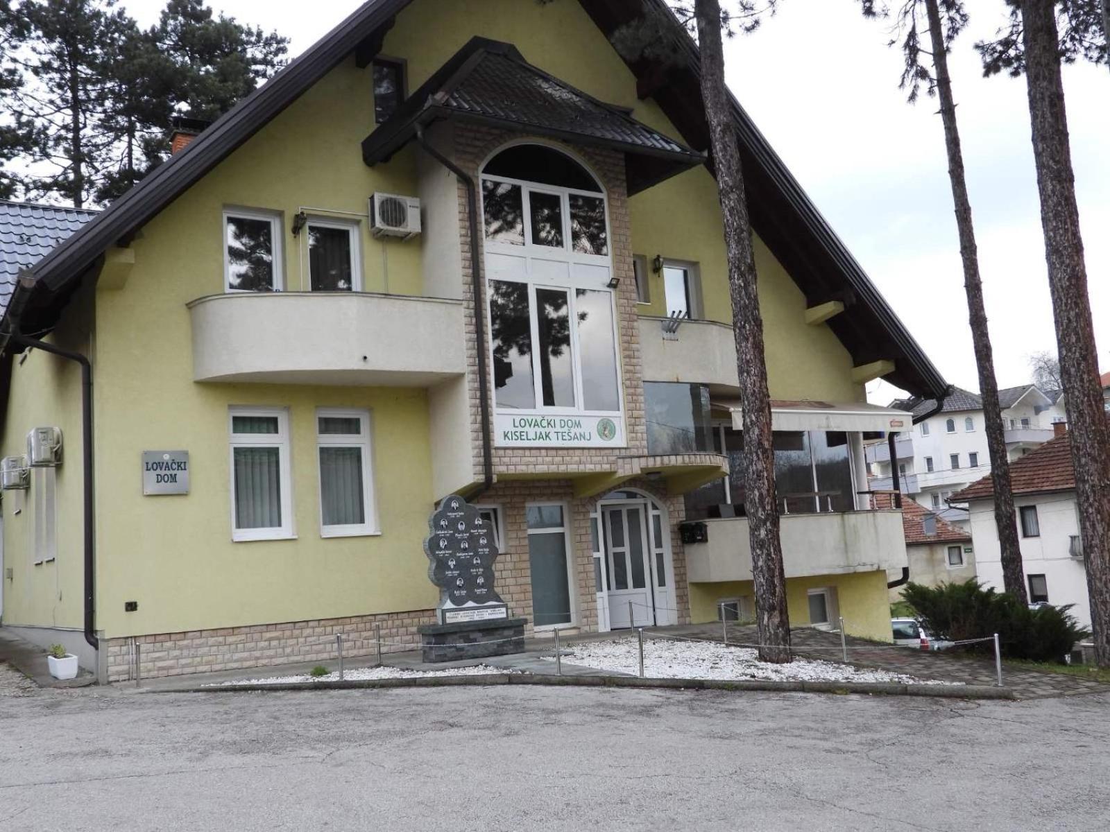 Restoran&Motel And Apartmants Lovacka Prica Tesanj Bagian luar foto