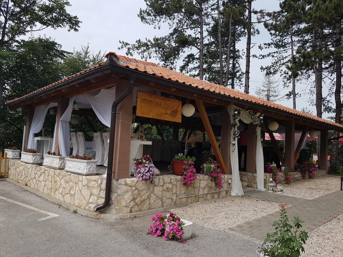 Restoran&Motel And Apartmants Lovacka Prica Tesanj Bagian luar foto