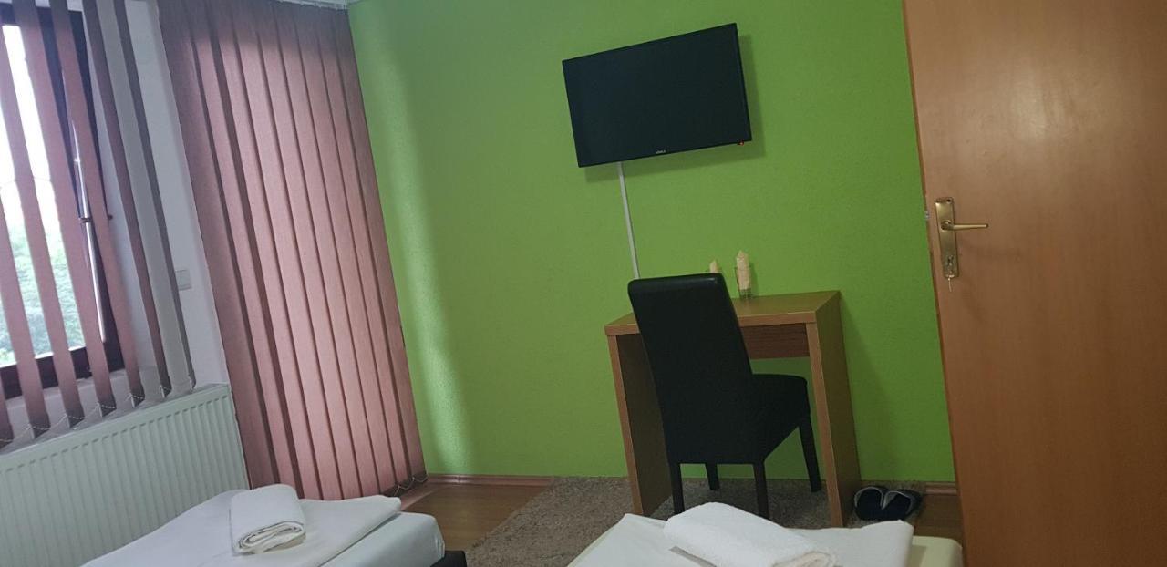 Restoran&Motel And Apartmants Lovacka Prica Tesanj Bagian luar foto