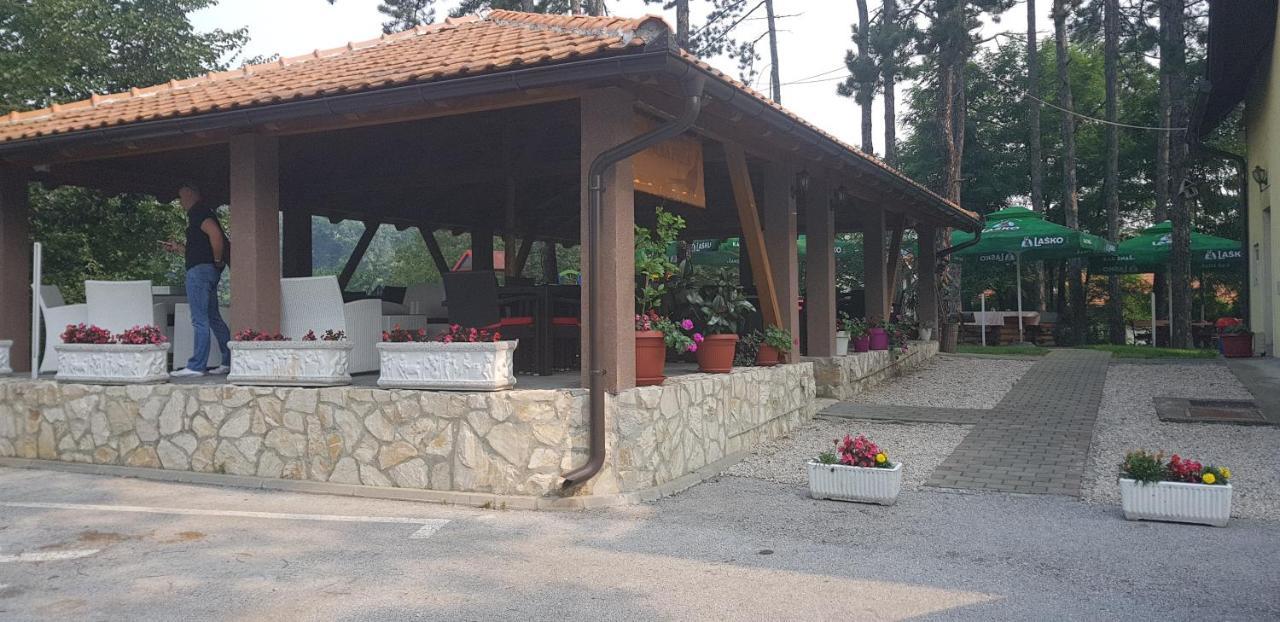 Restoran&Motel And Apartmants Lovacka Prica Tesanj Bagian luar foto