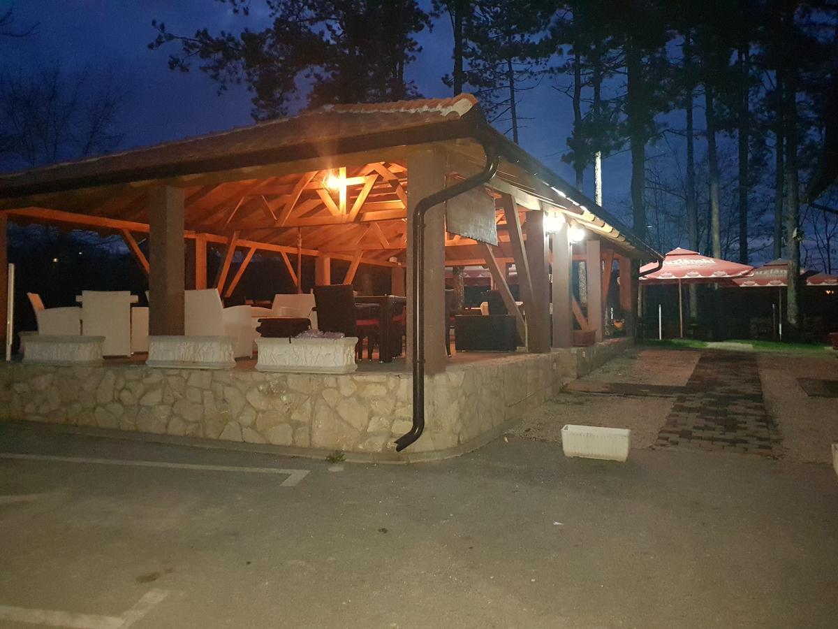 Restoran&Motel And Apartmants Lovacka Prica Tesanj Bagian luar foto